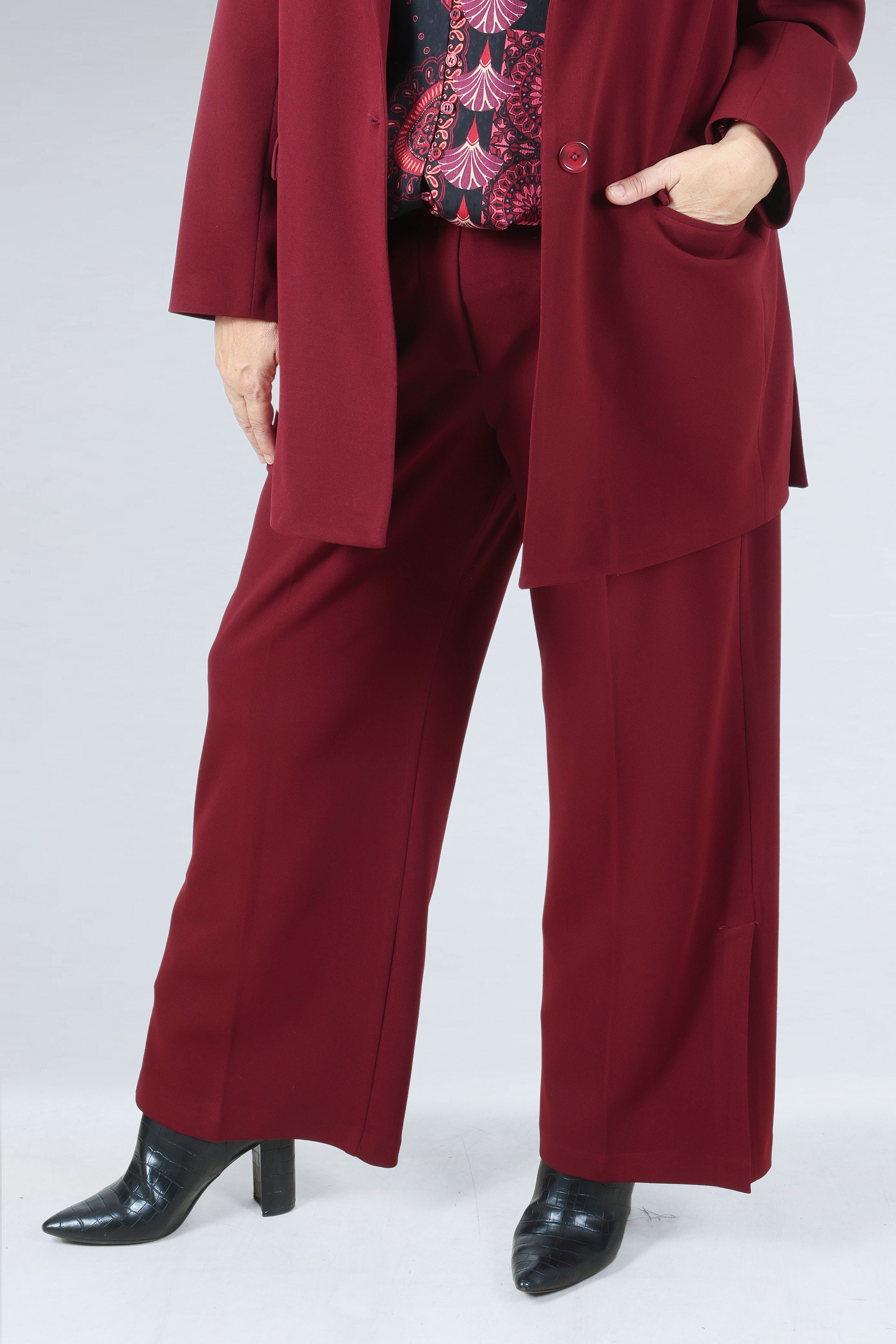 Pantalon fluide avec hautes fentes au bas